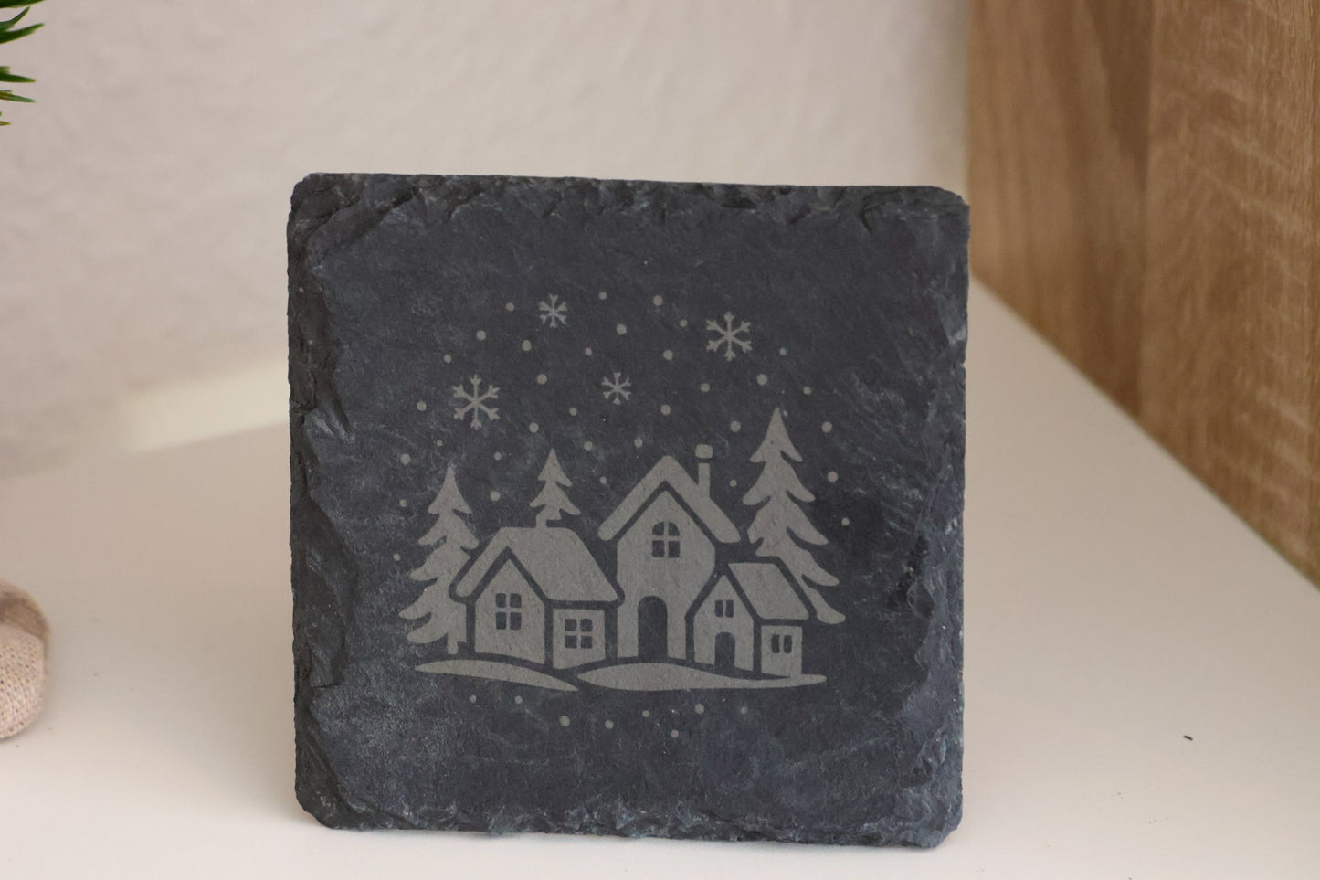 Schiefer-Untersetzer mit Winterdorf Gravur